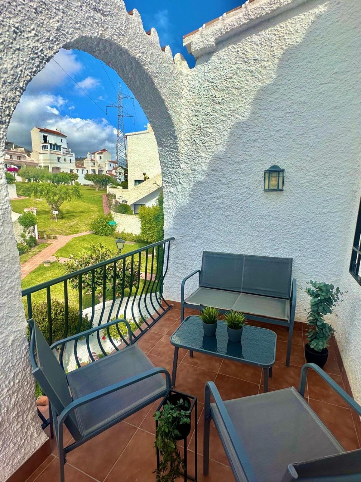 Little Castle: Sea & Mountain Views In *